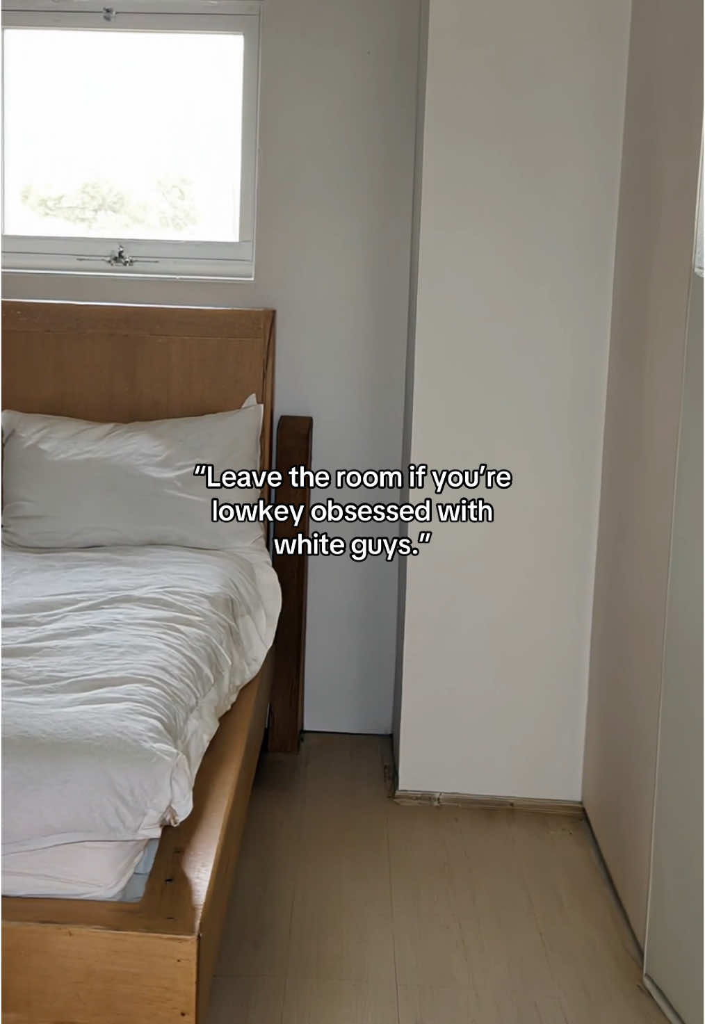 onlyskyewhite (@onlyskyewhite) - Urlebird