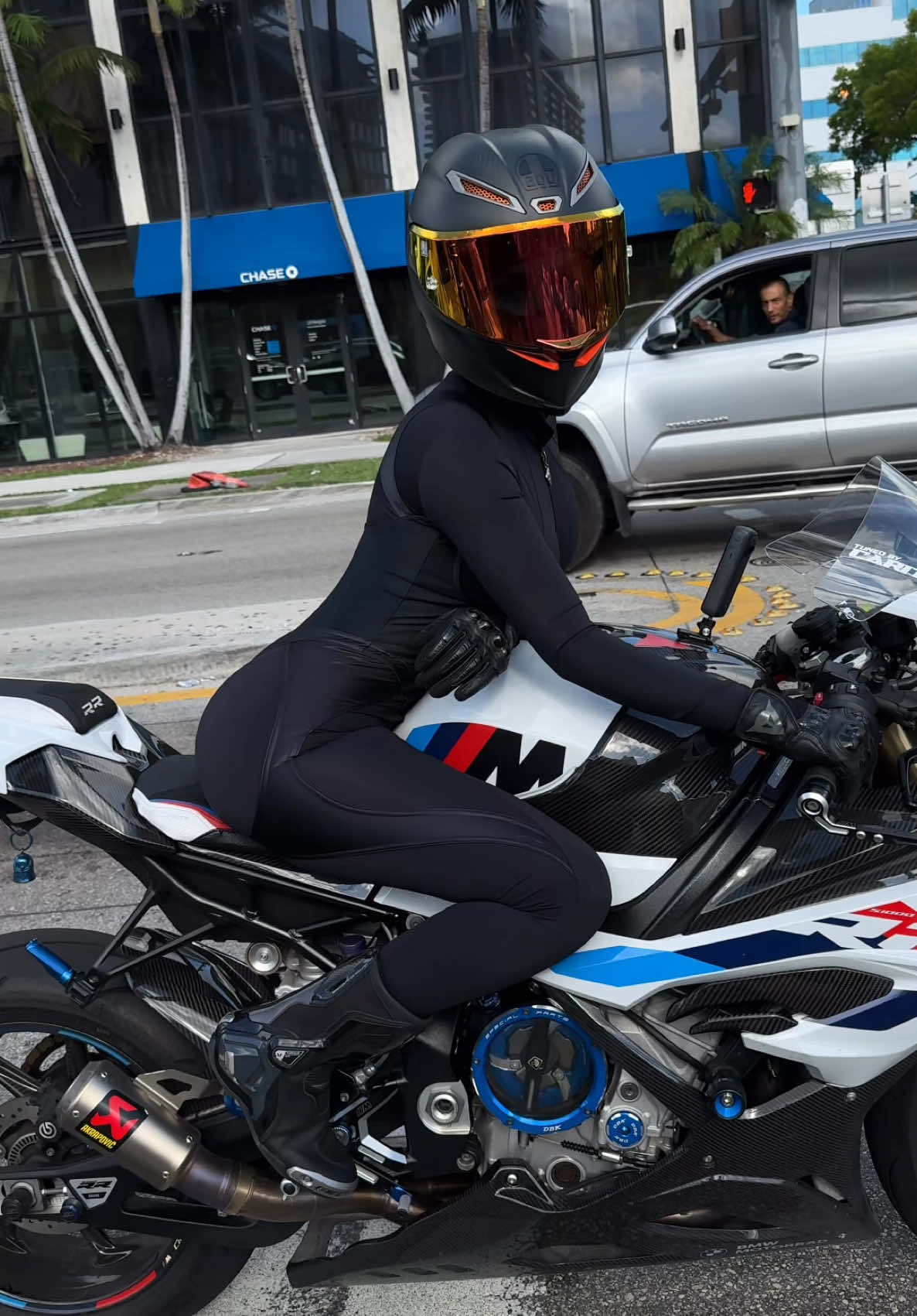 lunaxrides (@lunaxrides) - Urlebird