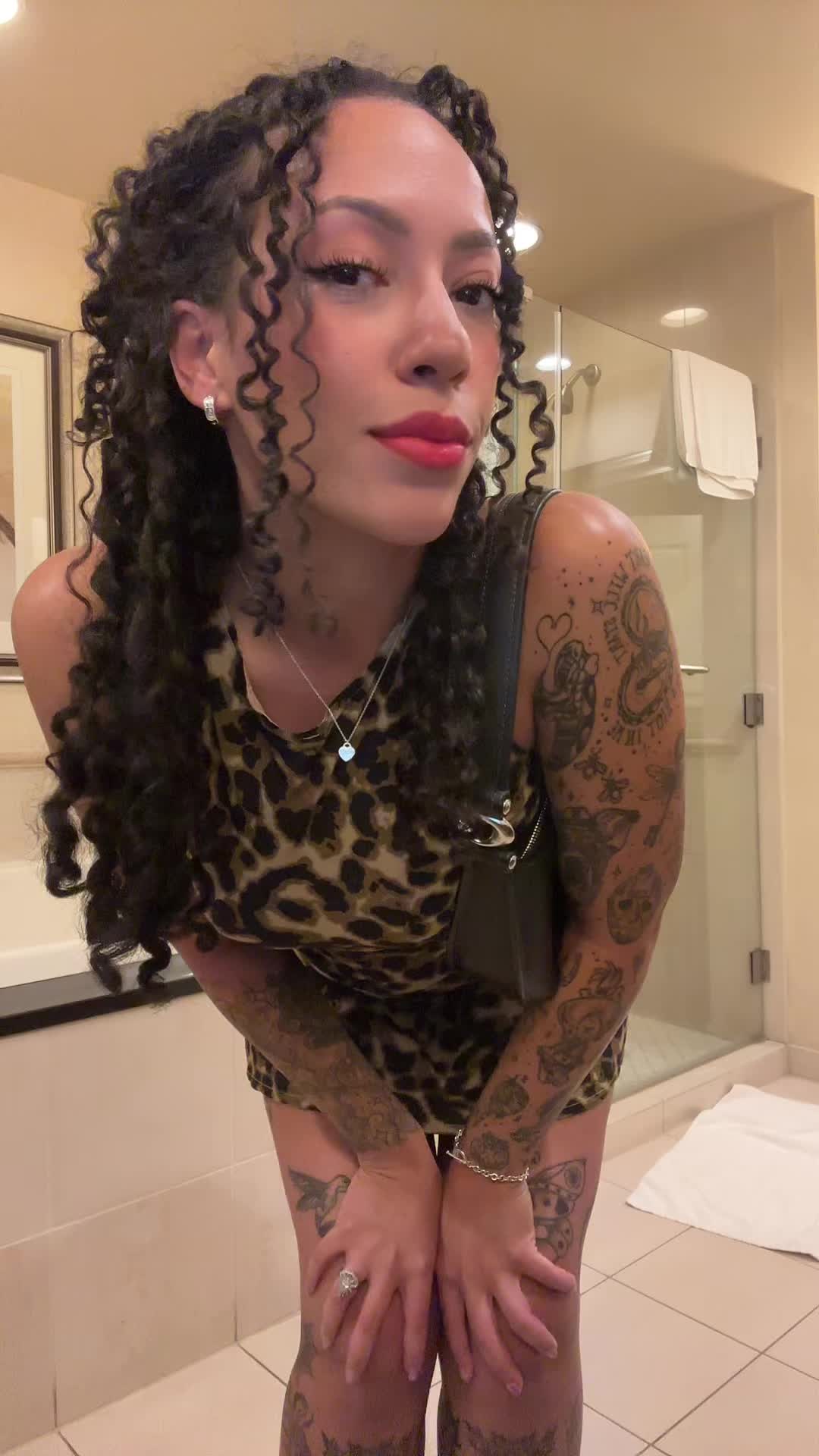 liv 🛸 (@itslunarliv) - Urlebird