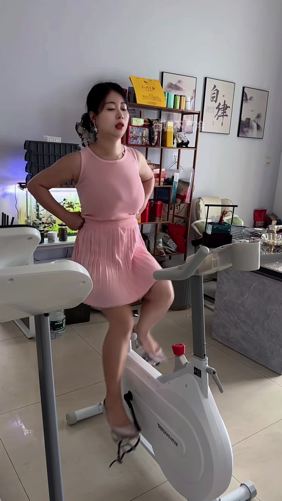 #御姐不高冷 御姐不高冷 (@nana_young69)