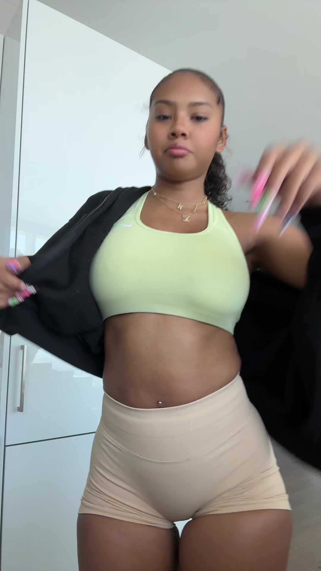 Ayla😍 (@miss.aylathegoddess) - Urlebird