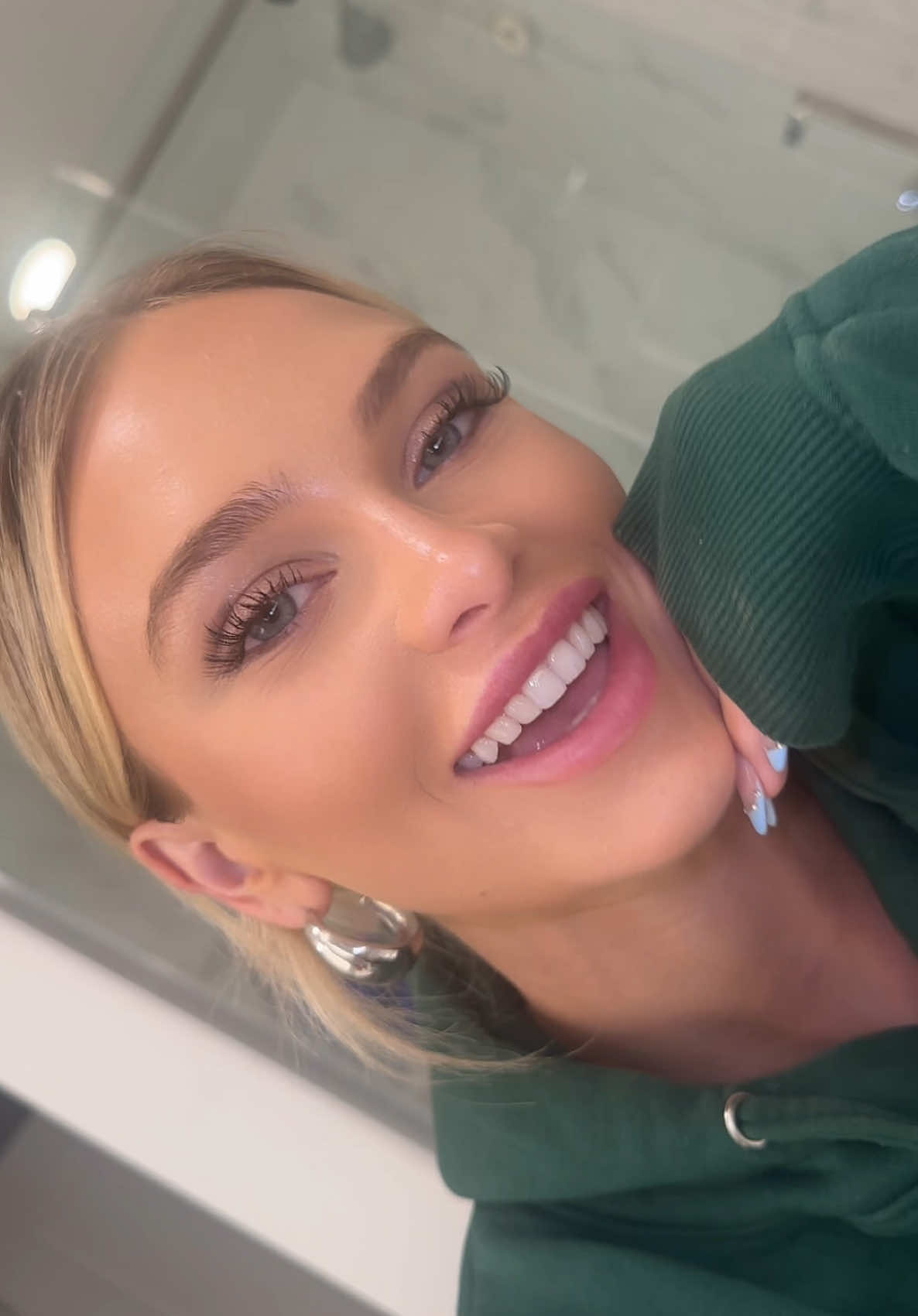 Caroline Wick (@carollinewick) - Urlebird