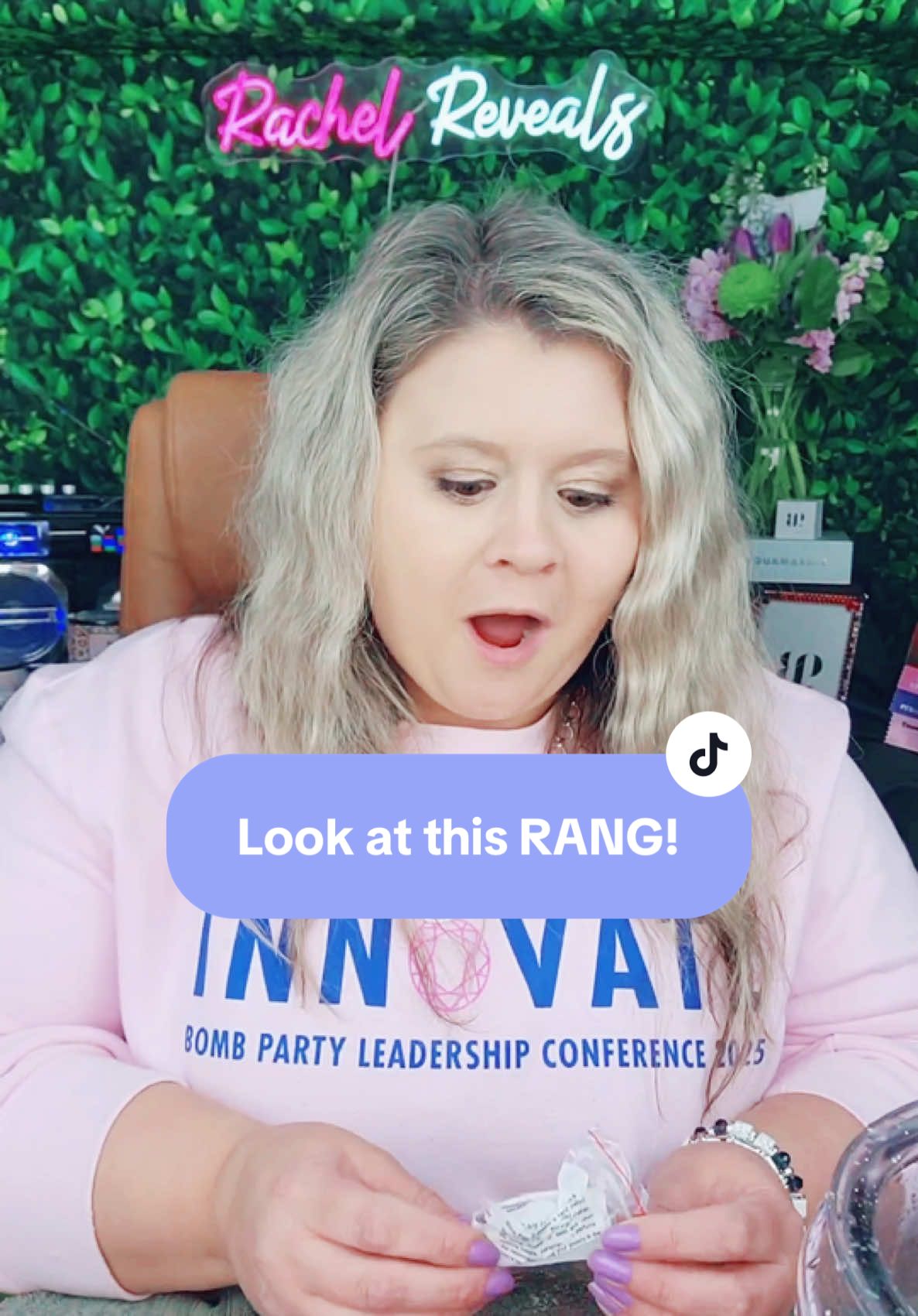 Rachel Reveals (rachelreveals) Urlebird