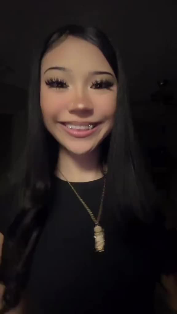 vivi2freaky (@vivi2freaky) - Urlebird