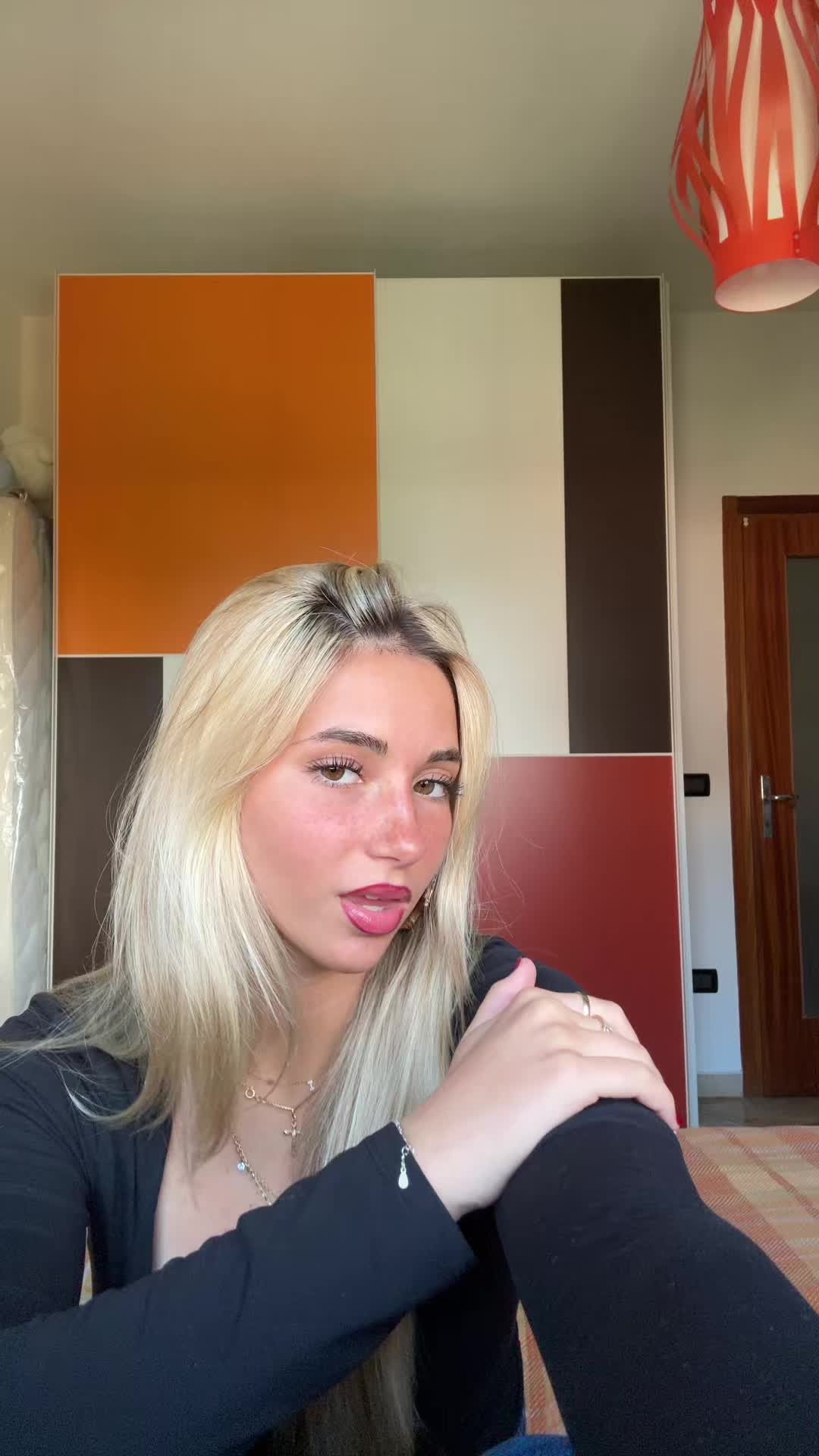 iris🌺 (@iriss.vallaranii) - Urlebird