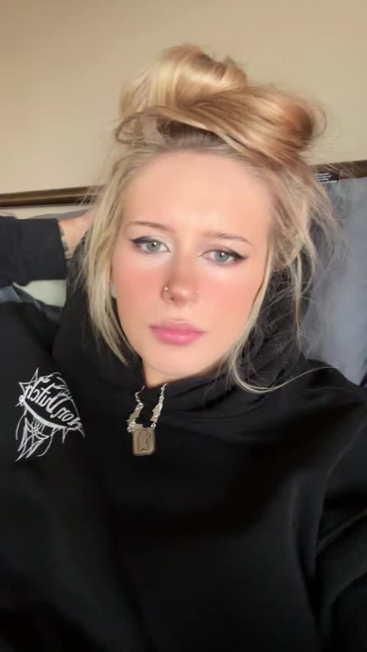 Alexis XJ (@alexis.xxxj) - Urlebird