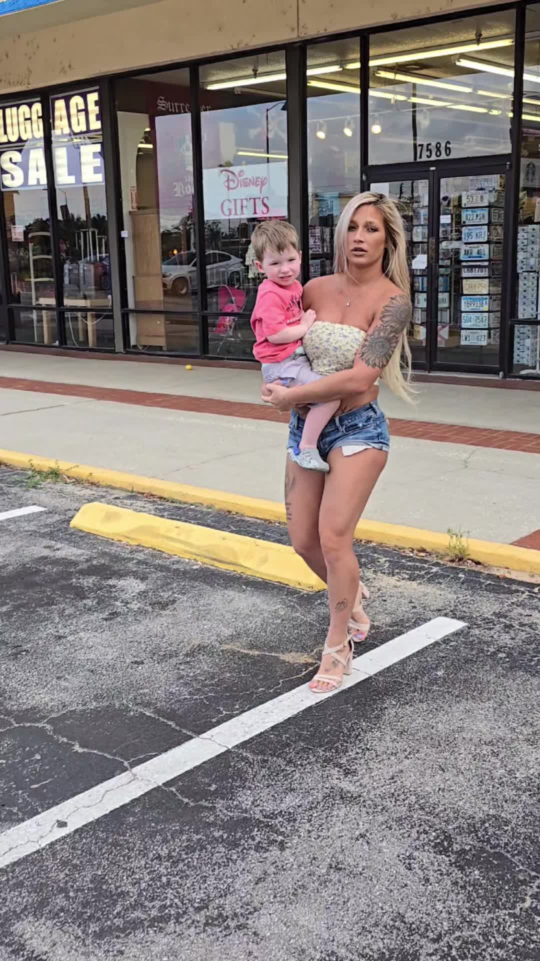 Kat pesch (@katpesch2) - Urlebird