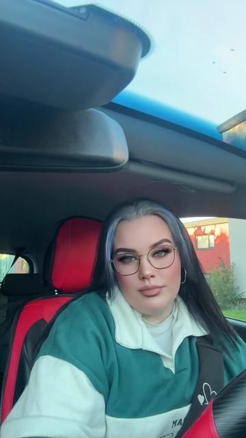 @Hollie🏳️🌈