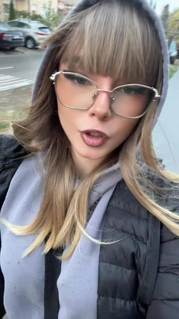 @comi