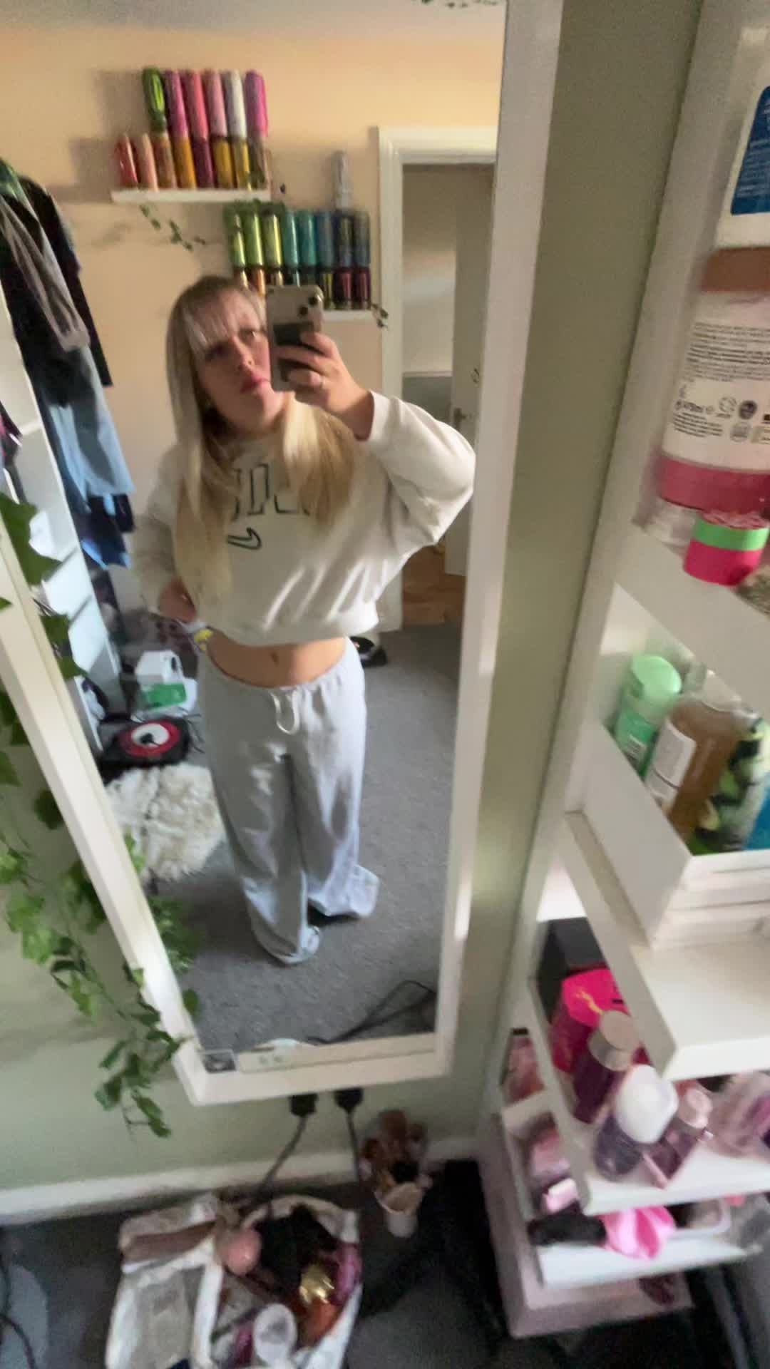 @defo.not.phoebee