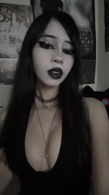 @𝔇𝔞𝔫𝔦𝔢𝔩𝔩𝔞 🧛🏻&zwj;♀️🦇