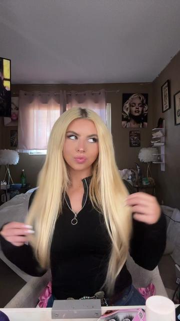 @Valianna Rose