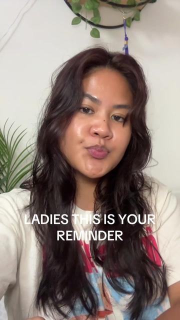 @nikkireadsncries