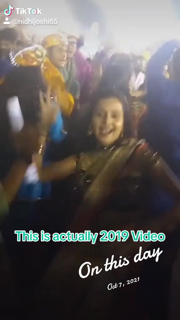 @(nidhzazz) Dr. Nidhi Joshi
