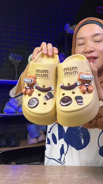 @LELI si paling TAS dan SANDAL