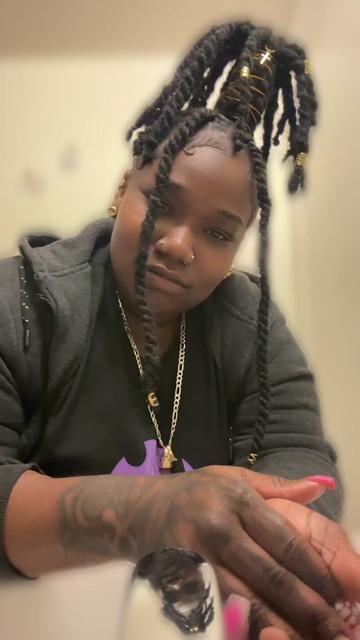 @Aÿę_Ąłĩ🩶🇻🇮