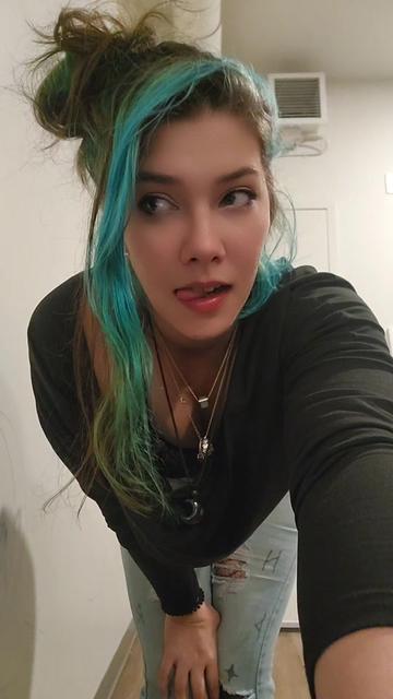 @Thegirlwiththecursemark