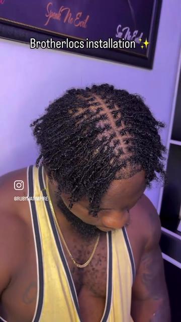 @FEMALE BARBER/LOCTICIAN IN LAG