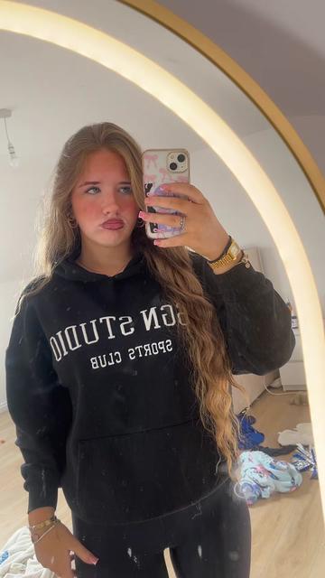 @𝐋𝐌🎀🩵😛👏🏽🍒🩷🙈🙂