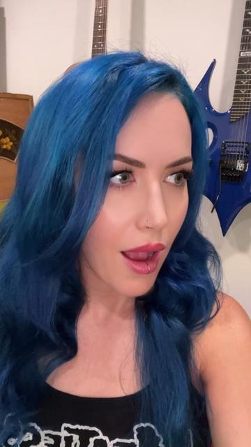 @Alissa White-Gluz