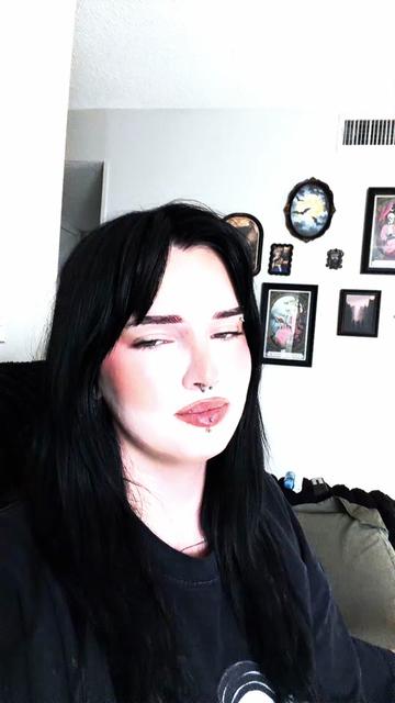 @Makala 🕯️🦇🥀