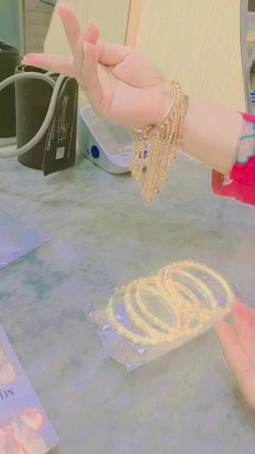 @⫷ 🄻🅄🄲🄺🅈 🄶🄸🅁🄻 ⫸