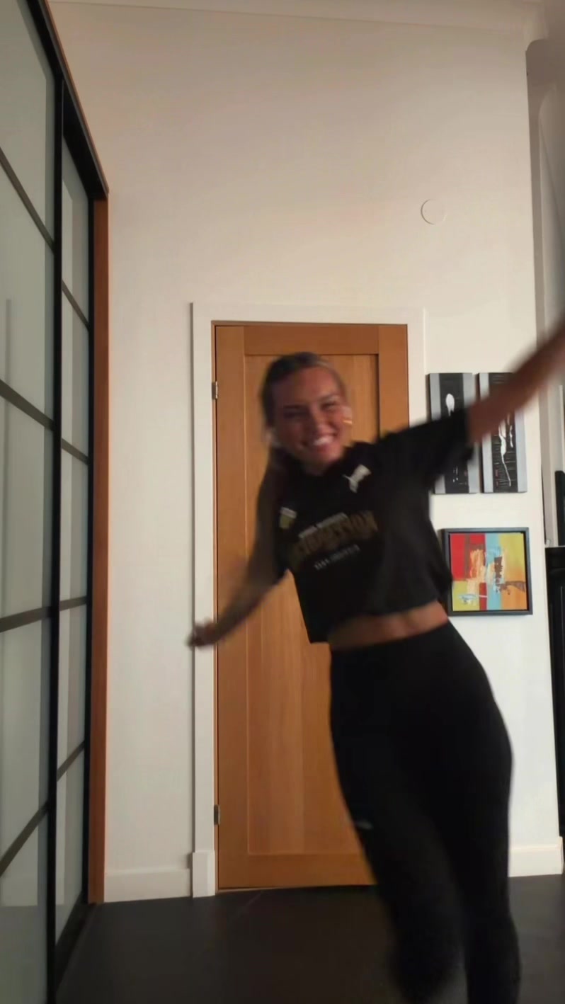 @OLIVIA JONSSON