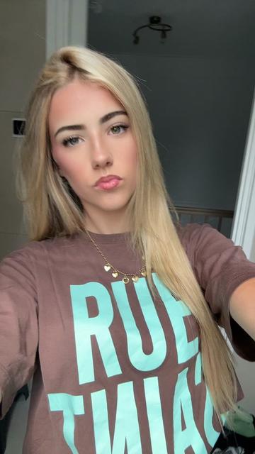 @𝐄𝐬𝐦𝐞𝐞𝐒𝐩𝐚𝐦