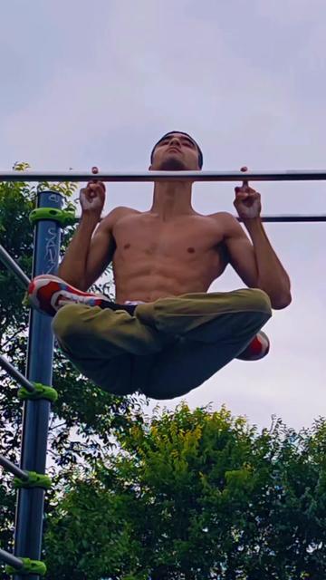@hoodedcalisthenics