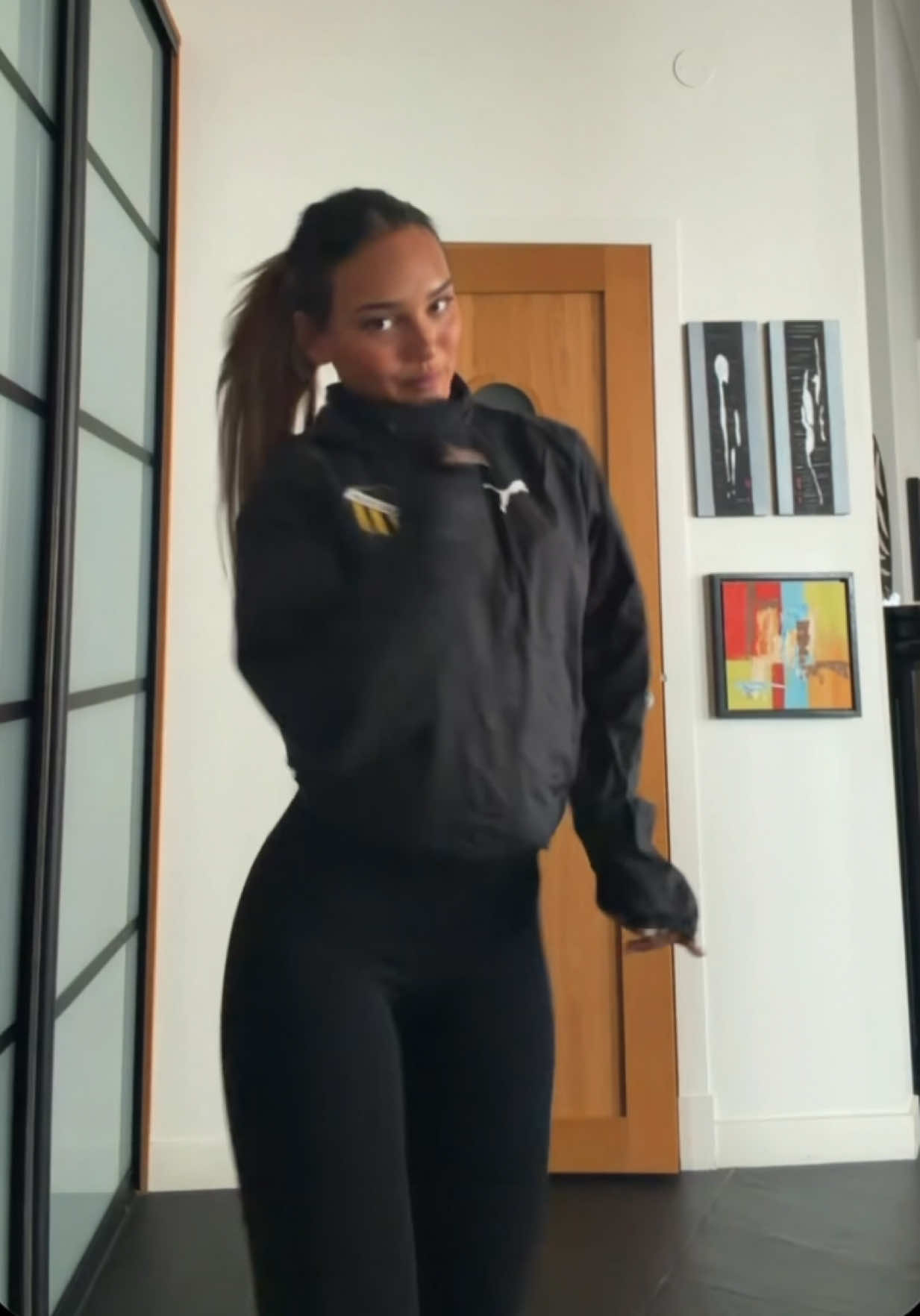 @OLIVIA JONSSON