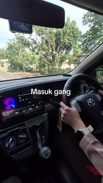 @Guru mengemudi | Helmi