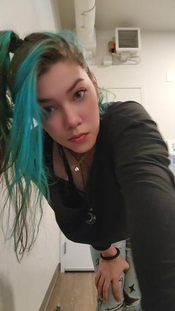 @Thegirlwiththecursemark