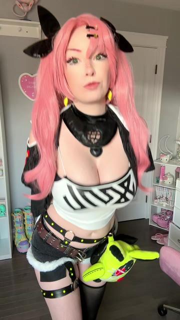 @KonekoCosplays on IG
