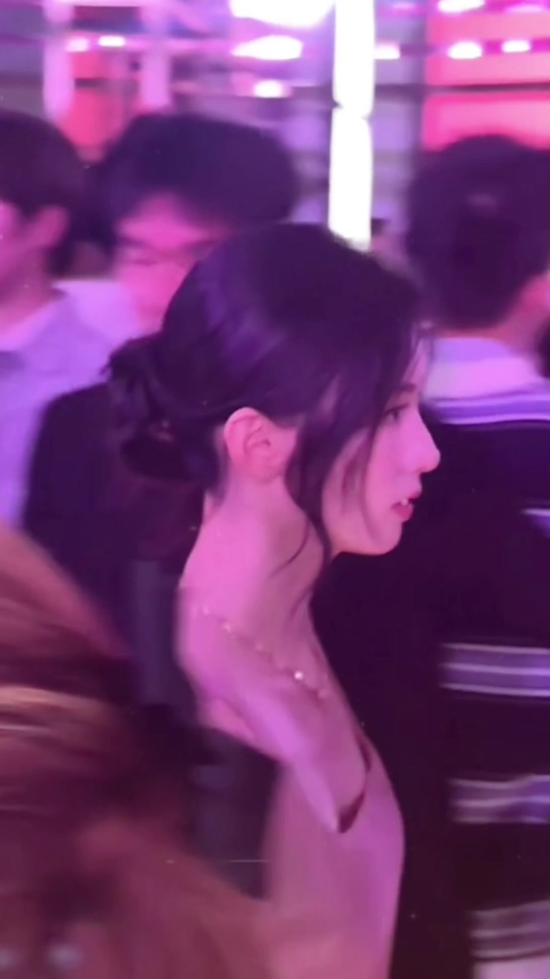 @&Aacute;nh trăng của Ch&acirc;u D&atilde; 🌙🥥