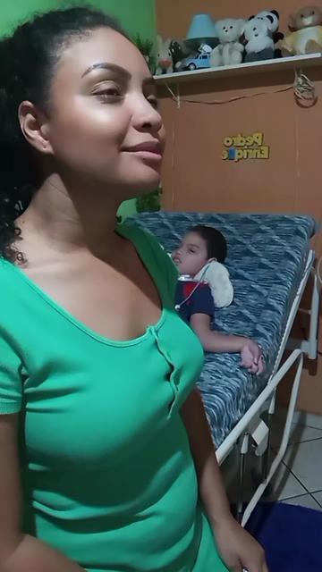 @m&atilde;e at&iacute;pica oficial