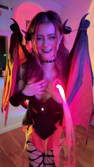 @BassKittenTV 😈