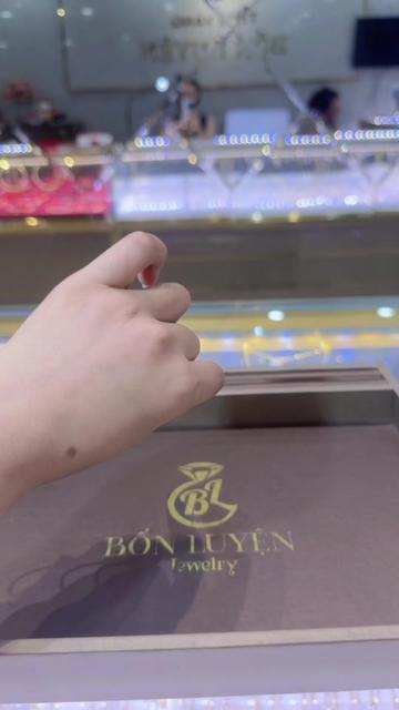 @Bốn Luyện Jewelry