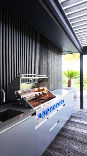 @Grilluxe Outdoor Kitchens
