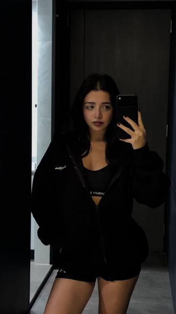 @clarayazbk