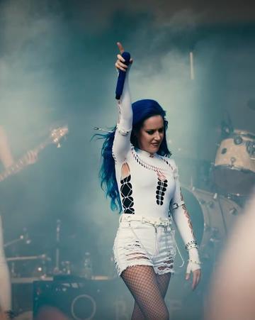 @Alissa White-Gluz