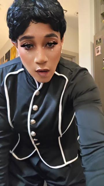 @Demi