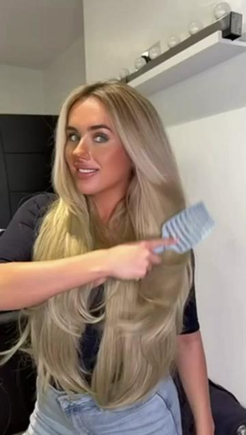 @Kirstie Allen