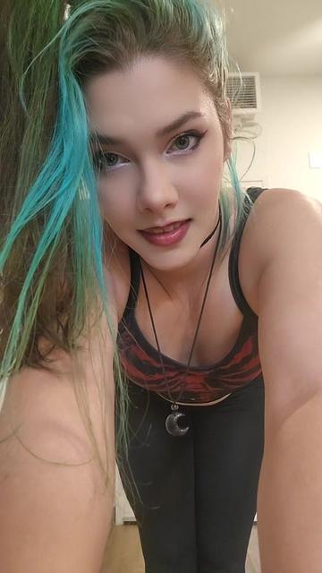 @Thegirlwiththecursemark