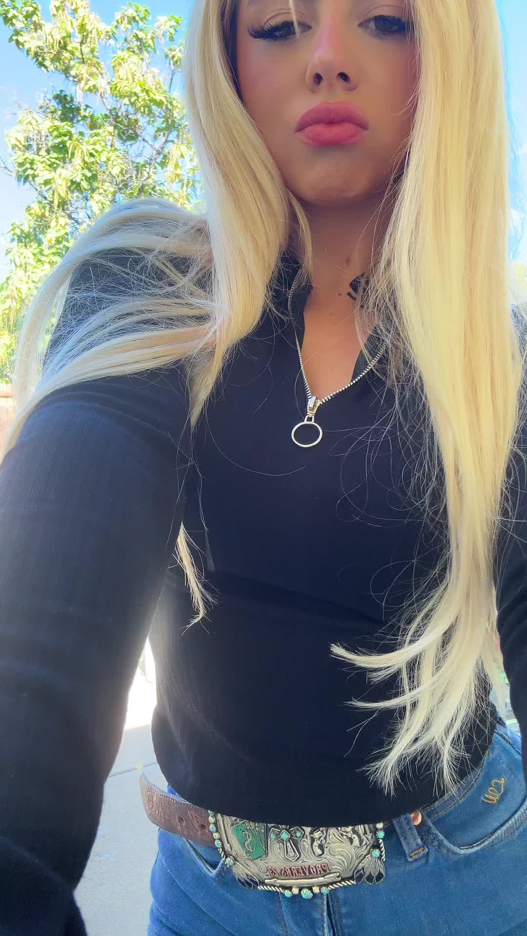 @Valianna Rose