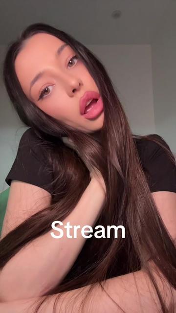 @Arina💕