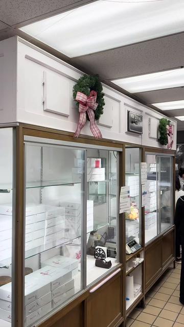 @Lucibellos Italian Pastry Shop