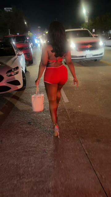 @Essence La’Rue