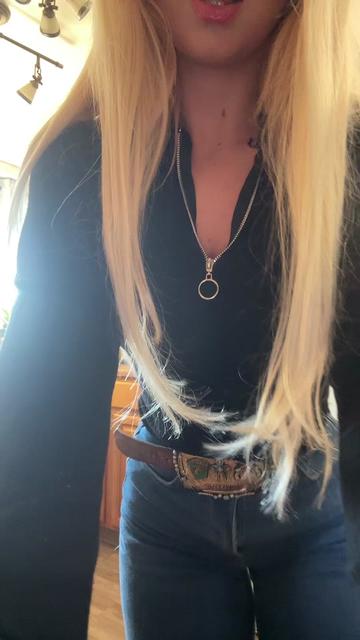 @Valianna Rose