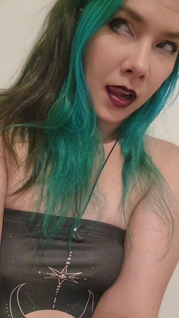 @Thegirlwiththecursemark