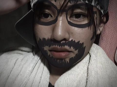 @julian_tweek&bull;_&times;